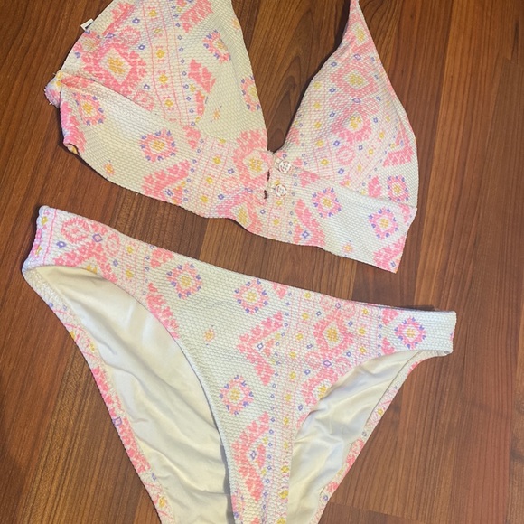 Bikini - Picture 2 of 3